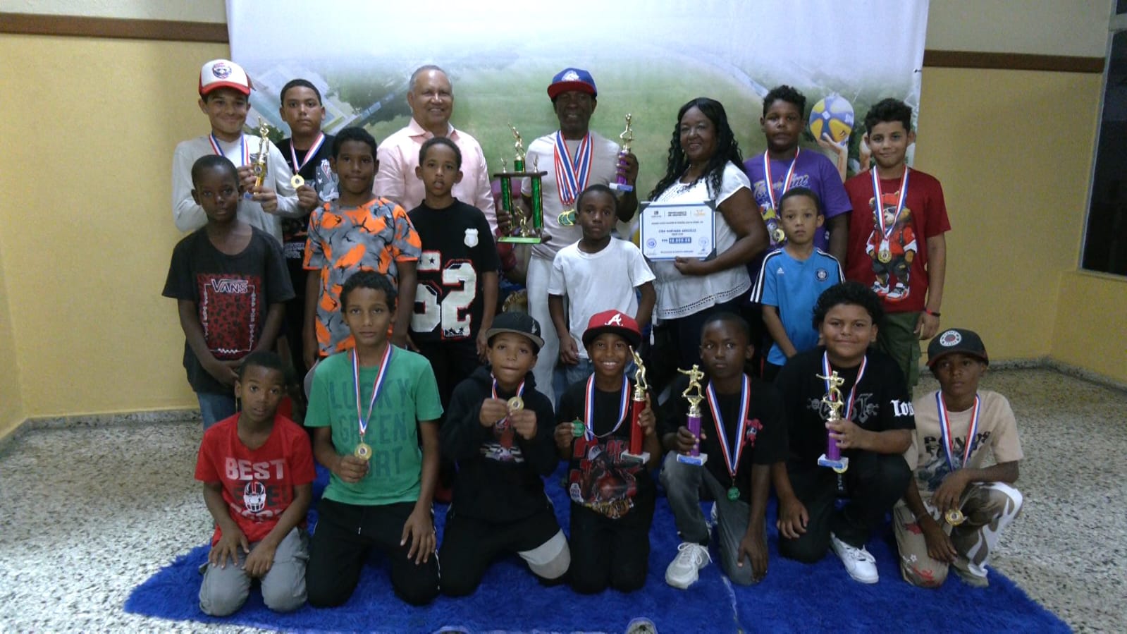 Alcaldía de Baní entrega premios a ganadores del Segundo Clásico Navideño de Pequeñas Ligas de Béisbol U10