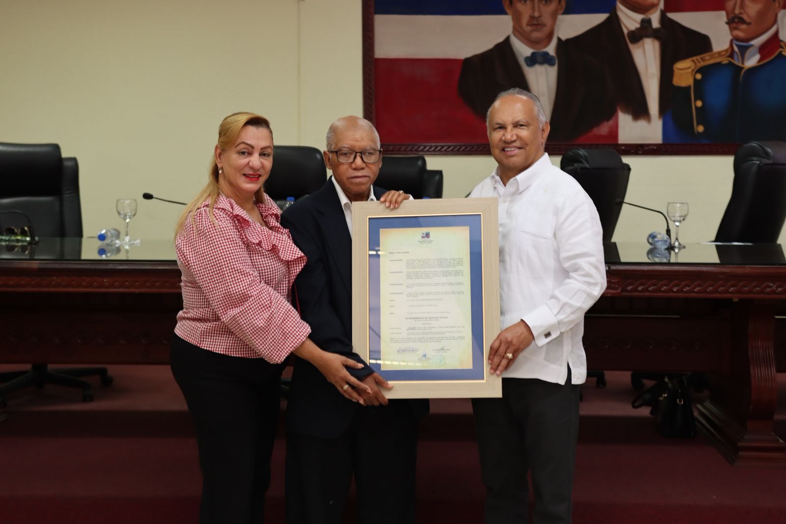 Ayuntamiento de Baní reconoce al periodista Fidias Mateo como Hijo Meritorio del municipio