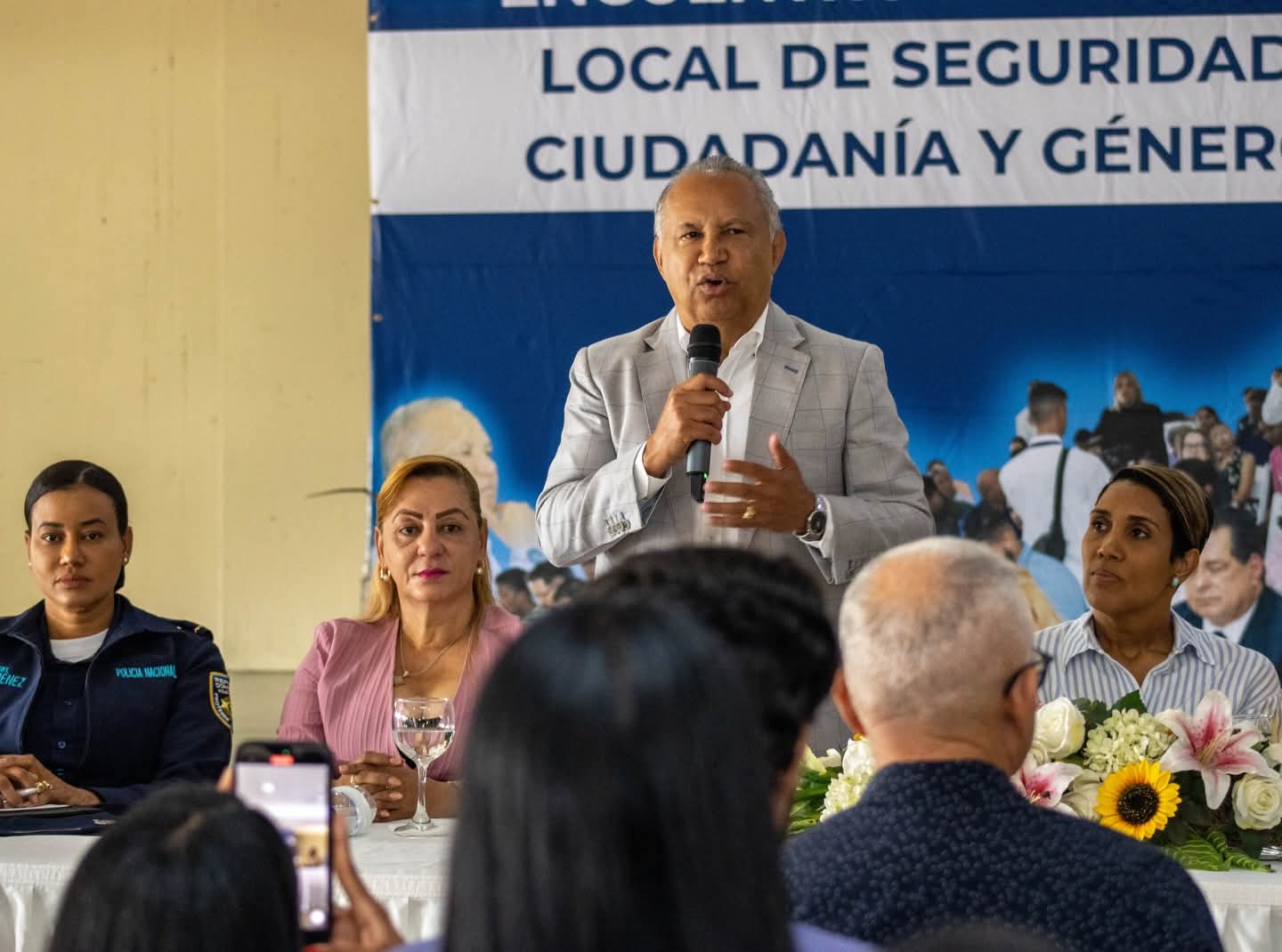 Alcalde Santo Ramírez participa en Mesa Local de Seguridad, Ciudadanía y Género
