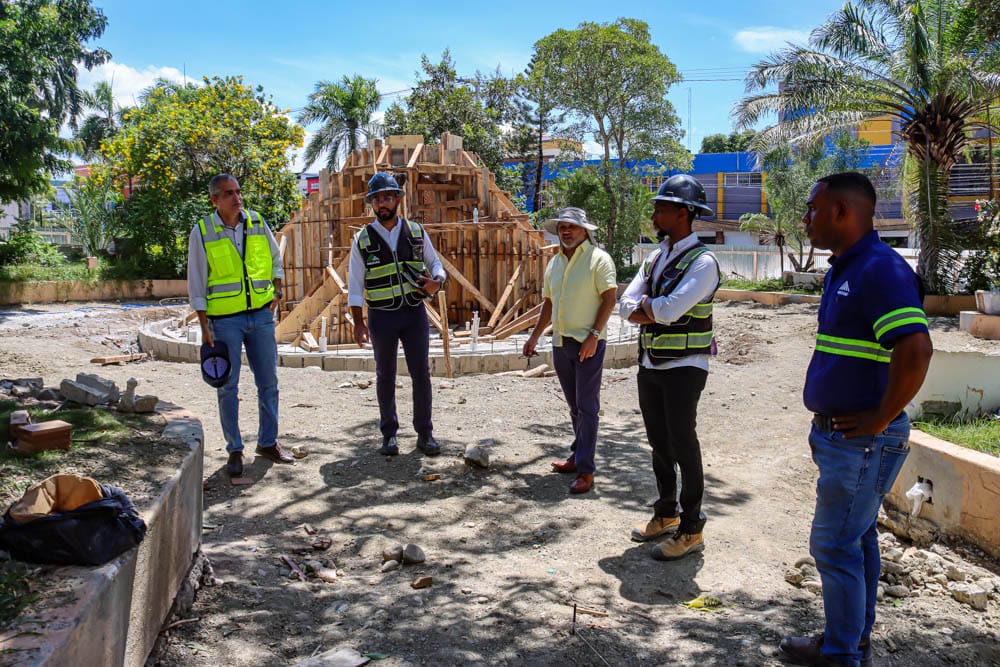 Remodelación del Parque Central Marcos A. Cabral avanza de acuerdo al cronograma de ejecución